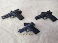 RUHSATSIZ SİLAH - Emniyetten Silah Kaçakçılığı Operasyonu Açıklaması 3 Gözaltı