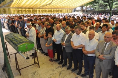 Eski Belediye Başkanı Kaptan'ın Oğlu Son Yolculuğuna Uğurlandı