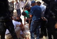 YAHUDI - İsrail Polisi, Mescid-İ Aksa'nın Muhafızını Darp Ederek Gözaltına Aldı