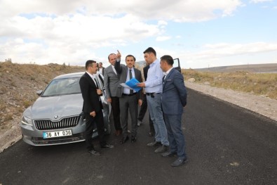 Kars'ta Köy Yolları Sıcak Asfalt Oluyor