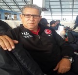 KARŞIYAKA - Milli Antrenör Toprağa, Can Dostu Köpeği Hayvanseverlere Verildi