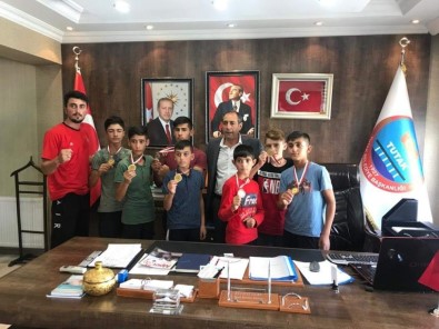 Şampiyonlardan Belediye Başkanı Duru'ya Teşekkür Ziyareti