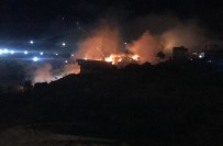 Tarihi Mardin Kalesi'nin Eteklerinde Arazi Yangını