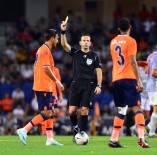 UĞUR UÇAR - UEFA Şampiyonlar Ligi Açıklaması Medipol Başakşehir Açıklaması 0 - Olympiakos Açıklaması 0 (İlk Yarı)