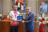 DÜNYA ŞAMPİYONU - Başkan Işık, Dünya Şampiyonu'nu Tebrik Etti