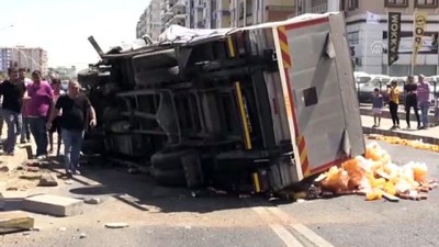 Diyarbakır'da Kamyonet İle Otomobil Çarpıştı Açıklaması 2 Yaralı