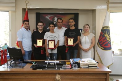 Gaziantep Kolej Vakfı YKS Şampiyonu Öğrencilerini Ödüllendirdi