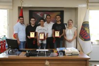 ABDULLAH SUNGUR - Gaziantep Kolej Vakfı YKS Şampiyonu Öğrencilerini Ödüllendirdi