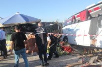 İstanbul Havalimanı'ndan Yolcu Taşıyan Otobüs Elektrik Diğerine Çarptı Açıklaması 1 Ölü, 8 Yaralı