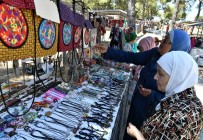 GİRİŞİMCİ KADIN - İzmirliler Üretici Pazarını Çok Sevdi