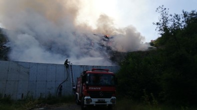 Kocaeli'de Çöplük Alanda Çıkan Yangın 4 Saatte Söndürüldü