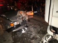 DOKURCUN - Otomobil Tırla Kafa Kafaya Çarpıştı Açıklaması 1 Yaralı
