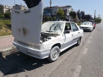 BAĞDAT CADDESI - Seyir Halindeki Otomobili Küle Dönmekten İtfaiye Kurtardı