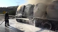 KARAHıDıR - Tanker Otoyolda Yandı, Alevler Ağaçlık Alana Sıçradı