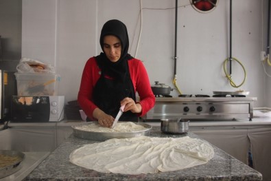 3 Çocuk Annesinin, 'Ev Yapımı Baklavası' Ek Gelir Kapısı Oldu