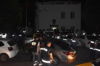 POLİS KÖPEĞİ - 300 Polis Barlar Sokağına Girip Ünlü Mekanları Didik Didik Aradı