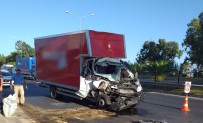 YUSUF DEMIR - Alanya'da Midibüs İle Kamyonet Çarpıştı Açıklaması 15 Yaralı