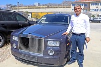 TİCARET BAKANLIĞI - Gümrüğe Takılan Ve Sahibi Gizli Tutulan 4 Milyonluk Lüks Araç E-İhaleyle Satılacak