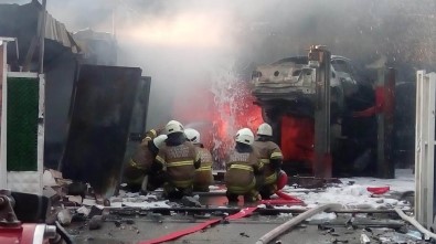 İzmir'de Madeni Yağ Fabrikasında Çıkan Yangın Güçlükle Söndürüldü