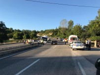 FATIH ÜRKMEZER - Lastiği Patlayan Yolcu Minibüsündeki Yolcular Ölümden Döndü