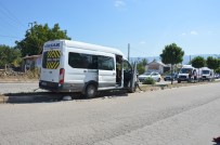 Tokat'ta Yolcu Minibüsü Refüje Çıktı Açıklaması 6 Yaralı
