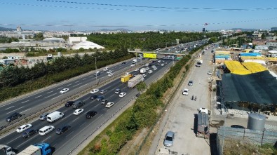 Trafiğin Durma Noktasına Geldiği Çamlıca Gişeler Havadan Görüntülendi