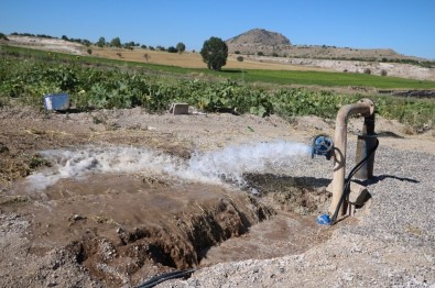 Uçhisar'da Yeni Açılan Su Kuyusu Şebeke Hattına Bağlandı