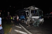 Antalya'da 12 Kişinin Yaralandığı Kazada Kırmızı Işık İhlali İddiası