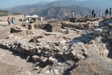 Arkeolojik Kazılarda 700 Yıllık Cami Bulundu