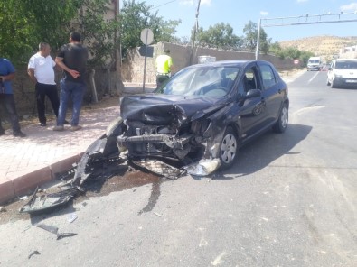 Elazığ'da Trafik Kazası Açıklaması 4 Yaralı