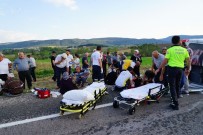 Kastamonu'da Yolcu Minibüsü İle Kamyonet Çarpıştı Açıklaması 1 Ölü, 16 Yaralı
