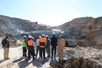 Vali Arslantaş, Demir Madeninde İncelemelerde Bulundu