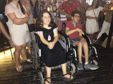 Yeşim Salkım'dan Alkışlanacak Hareket