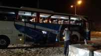 Yolcu Otobüsü İle Tur Otobüsü Çarpıştı Açıklaması 4'Ü Turist 13 Yaralı