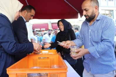 Beyoğlu'nda 3 Bin Kap Aşure Dağıtıldı