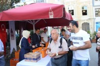 GALATA KULESI - Beyoğlu'nda Yerli Ve Yabancı Turistlere 3 Bin Kap Aşure Dağıtıldı