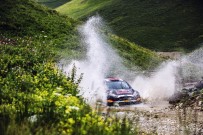 RED BULL - Dünyanın En Tehlikeli Yollarından Biri Olan D915'teki Meydan Okuma Nefes Kesti