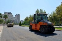 Muratpaşa'da Mahalleler Sıcak Asfaltla Kaplanıyor