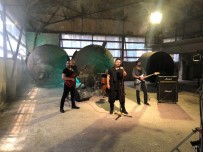 EN ÇOK BEĞENİLEN - Rockçı Ergen Genç Yeni Şarkısının Klibini Çekecek Öğrenciye 1 Yıl Burs Verecek