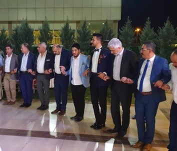 Siyaset Ve İş Adamlarını Buluşturan Düğün