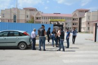 ÜNİVERSİTE KAMPÜSÜ - Van Polisi, Okul Çevreleri, Yaya Geçitleri Ve Okul Servis Araçları Denetledi