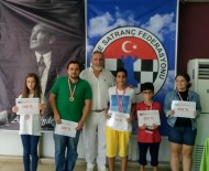 SATRANÇ FEDERASYONU - Yunusemreli Satranççılar İzmir Açık Satranç Turnuvasına Katıldı