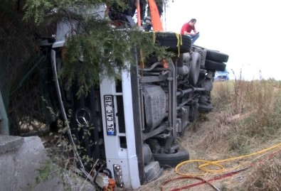 Arnavutköy'de Trafik Kazası Açıklaması 2 Yaralı