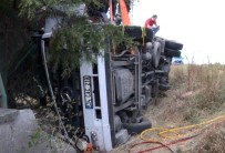 HADıMKÖY - Arnavutköy'de Trafik Kazası Açıklaması 2 Yaralı