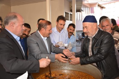 Aşkale Belediyesi'nden Aşure İkramı