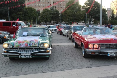Klasik Otomobillerden Gastrofest'e Destek Korteji