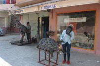 GERİ DÖNÜŞÜM - Lise Öğrencisi Kız, Hurdalarla 'Dev Kaplumbağa' Heykeli Yaptı