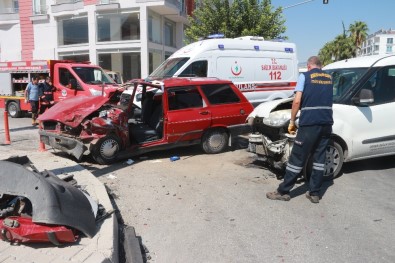 Mersin'de Trafik Kazası Açıklaması 1'İ Ağır 5 Yaralı