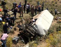 KURTARMA EKİBİ - Bitlis'te minibüs şarampole devrildi: 10 ölü, 7 yaralı