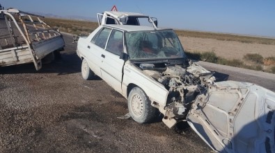 Otomobil İle Kamyonet Çarpıştı Açıklaması 4 Yaralı